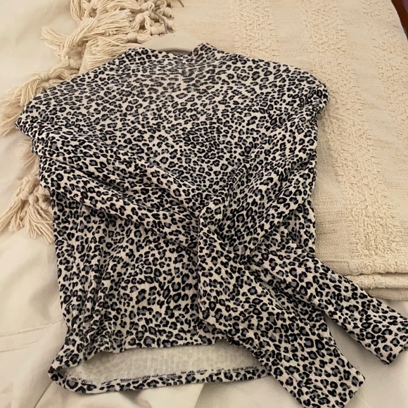 Brandy Melville turtleneck long sleeve - Picture 1 of 3